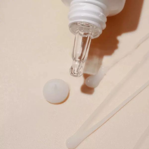 Крем для шкіри навколо очей з лізатом біфідобактерій Isntree TW-Real Eye Cream, 30 мл 10491 фото
